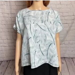 Tahari Leaf Print Blouse - White and green size Medium NWT